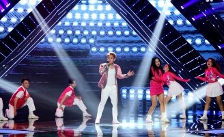 Danh ca Ngọc Sơn bất ngờ thể hiện khả năng vũ đạo trên sân khấu Đấu Trường Ngôi Sao 2023