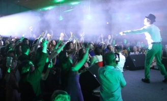 Danh ca Ngọc Sơn chinh phục khán giả châu Âu trong chuyến lưu diễn