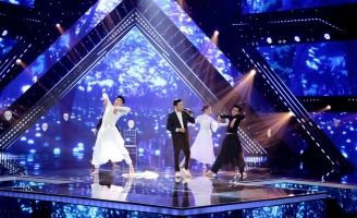 Danh ca Ngọc Sơn ngẫu hứng “đọ” vũ đạo trên sân khấu Đấu Trường Ngôi Sao 2023