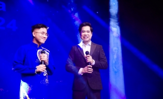 Danh ca Ngọc Sơn xúc động trước tấm lòng của chàng trai 17 tuổi ở Đức