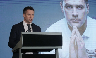 Danh thủ Michael Owen đến Việt Nam tìm kiếm tài năng bóng đá?