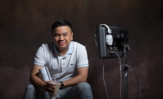 Đạo diễn phim 49 ngày thử sức với kịch bản hài giả tưởng