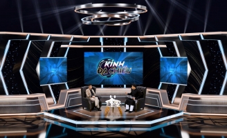 Diễn giả Hồ Nhựt Quang giải thích nguồn gốc ý nghĩa chiếc nón lá và khăn rằn