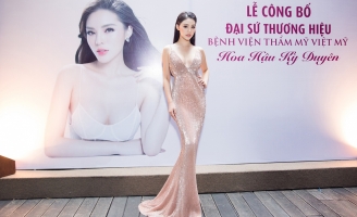 Diện phụ kiện tiền tỷ, Jolie Nguyễn biến hóa đa dạng tại sự kiện