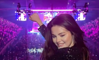 Diện thiết kế Công Trí, Selena Gomez quyến rũ hơn bội phần