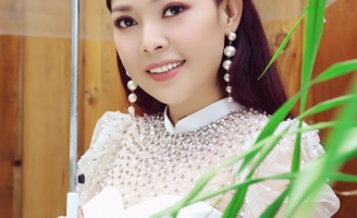 Diễn viên Kim Thanh Thảo khoe sắc trong bộ ảnh áo dài mới