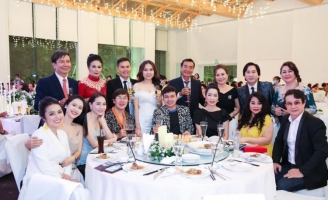 Diễn viên Ôn Bích Hằng khoe ảnh đám cưới con gái ngày đầu năm 