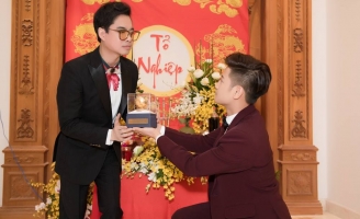 Đỗ Minh Quân quỳ gối bái Ngọc Sơn làm thầy tại nhà riêng