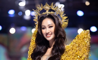 Đoàn Hồng Trang liên tục làm vedette tại Angel Night show 2022
