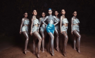 Đông Nhi “hack não” khán giả với MV về người cổ đại và ngoài hành tinh