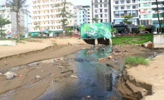 Dự án 190 tỷ chậm triển khai, cống nước thải lại rò rỉ ra biển Sầm Sơn