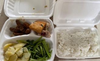 Du học sinh bị chỉ trích vì chê đồ ăn ở khu cách ly 