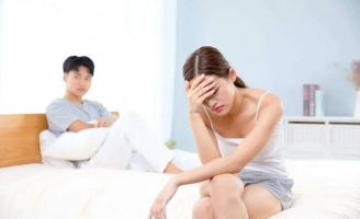 Đưa vợ 12 triệu đồng/tháng, chồng nổi giận khi tiền tiết kiệm không đủ mua ô tô