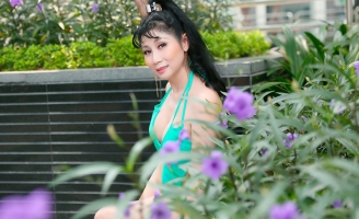 'Đứng ngồi không yên' với bộ ảnh bikini của nghệ sỹ Uyên Thảo