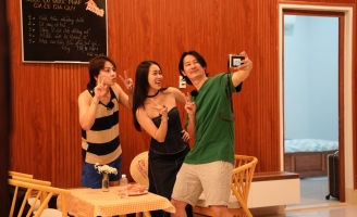 Duy Khánh lăn lê giữa đầm hàu, Huy Khánh bị thương khi làm việc 