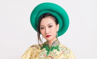 Én Bạc Lee Thanh Tâm duyên dáng trong tà áo dài NTK Việt Hùng chào xuân Canh Tý