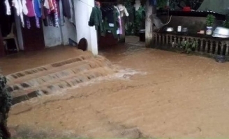 Gia đình 4 người bị lũ cuốn trong đêm