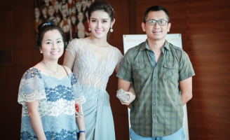 Gia đình Huyền My rơi vào 