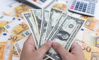 Giá USD tăng vọt, vàng nhích nhẹ