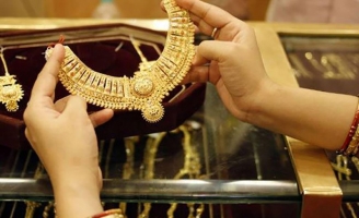 Giá vàng hôm nay 27/8: Giảm gần 100 ngàn/lượng