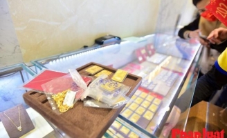 Giá vàng thế giới ngược chiều vàng trong nước