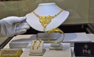 Giá vàng trong nước giảm theo thế giới