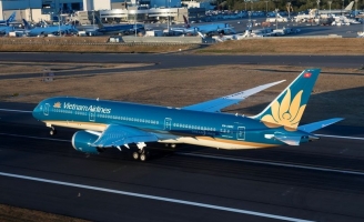 Giá vé máy bay Tết Quý Mão 2023 đắt đỏ, người dân loay hoay tìm đường về quê