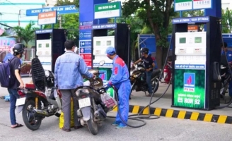 Giá xăng tăng lần thứ 6 liên tiếp, vượt xa 32.000 đồng/lít