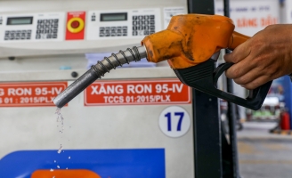 Giá xăng tăng trở lại