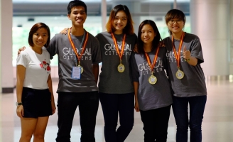 Giới trẻ Việt hào hứng hoàn thành học kỳ quân đội tại Singapore và Malaysia