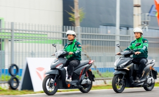 Grab hỗ trợ tài xế xe xăng và xe điện giữa biến động giá nhiên liệu