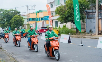 Grab hợp tác Dat Bike hỗ trợ tài xế chuyển sang xe máy điện