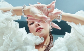 Hà Nhi cùng lúc có 3 video lọt top trending YouTube Việt Nam