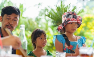 Hai con gái Lý Hải trổ tài diễn xuất trong phim của bố