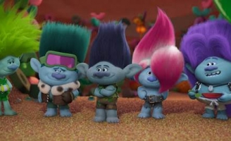 Hai giọng ca đình đám Camila Cabello và Troye Sivan cùng góp giọng trong Quỷ Lùn Tinh Nghịch