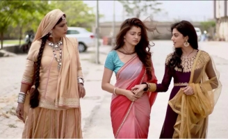 Hai số phận: Sức hút từ câu chuyện cô gái dị giới Soumya