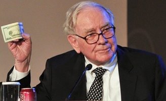 Hai thứ Warren Buffett luôn để trong ví