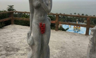 Hạn chế khách tham quan tượng 12 con giáp khỏa thân