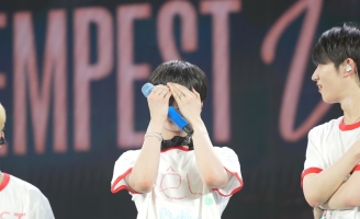 Hanbin bật khóc tại concert đầu tiên trên quê hương