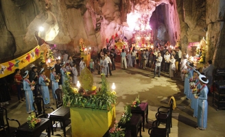 Hàng ngàn người dự lễ hội Vu lan báo hiếu