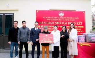 Hãng phim Bạch Mã trao tặng hai căn nhà tình nghĩa nhân dịp Xuân về