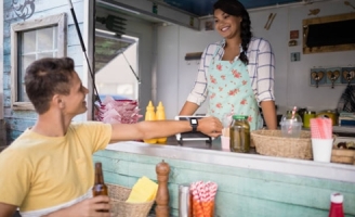 Hãng thẻ tặng nhà hàng 10.000 USD nếu từ chối tiền mặt