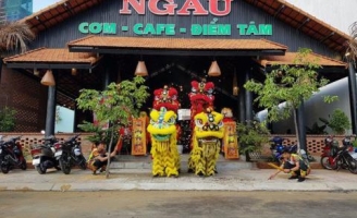 Hấp hộ 2 con gà lấy phí 300 ngàn, xanh mặt vì quá chát