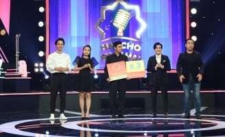 Hát cho ngày mai- MC Quyền Linh quyết định tặng 20 chiếc xe lăn cho chàng trai bị liệt chân