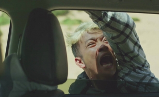 Hé lộ hậu trường cực nguy hiểm của Hoàng Phi trong Nắng 2