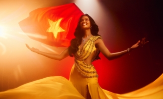 H’Hen Niê và chiếc đầm vàng huyền thoại sau 7 năm