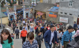 Hiệu trưởng bị giáng chức chri vì đi lễ trong giờ làm việc