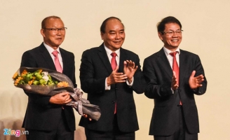 HLV Park dùng 100.000 USD tiền thưởng cho người nghèo và bóng đá Việt