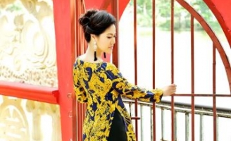   Hồ Lệ Thu tung bộ ảnh áo dài khoe nét đẹp quyến rũ 