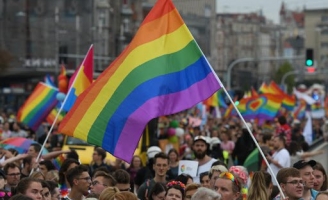 Hỗ trợ sức khỏe tinh thần khi trẻ công khai giới tính thật